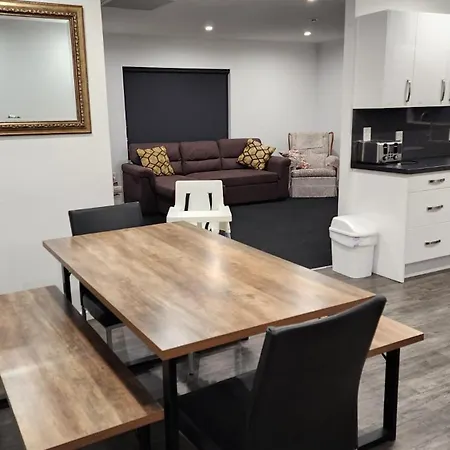 Oaktree Entire Holiday Home, Sleeps 8 To12