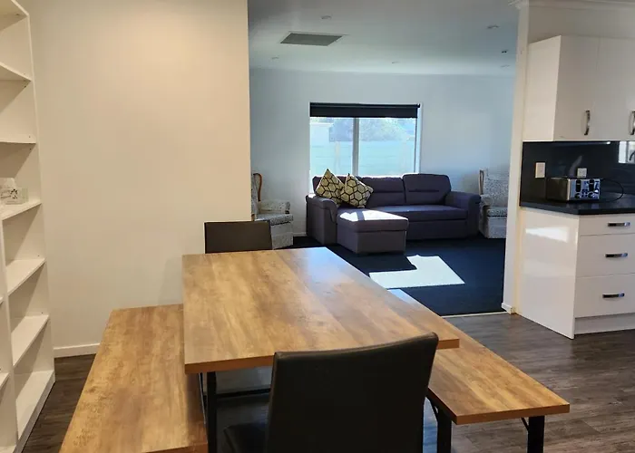 Ferienhaus Oaktree Entire Home, Sleeps 8 To12 Rotorua