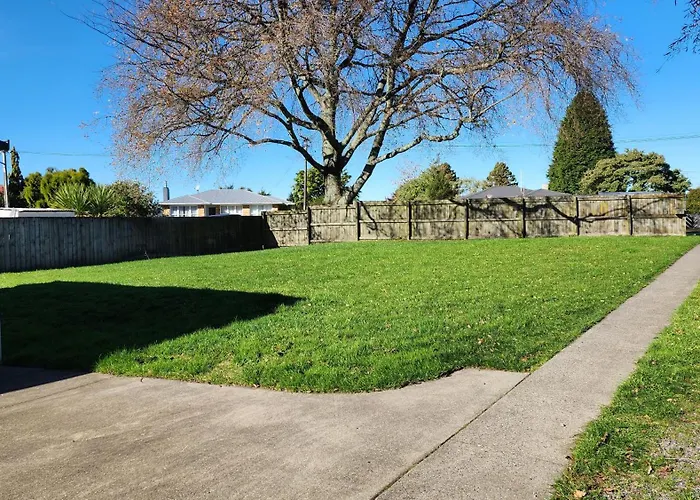 Oaktree Entire Home, Sleeps 8 To12 Rotorua