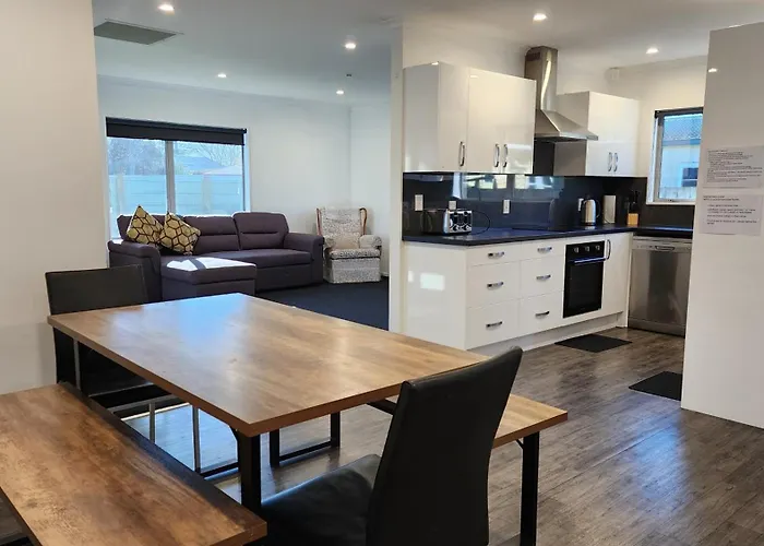 Oaktree Entire Home, Sleeps 8 To12 *
