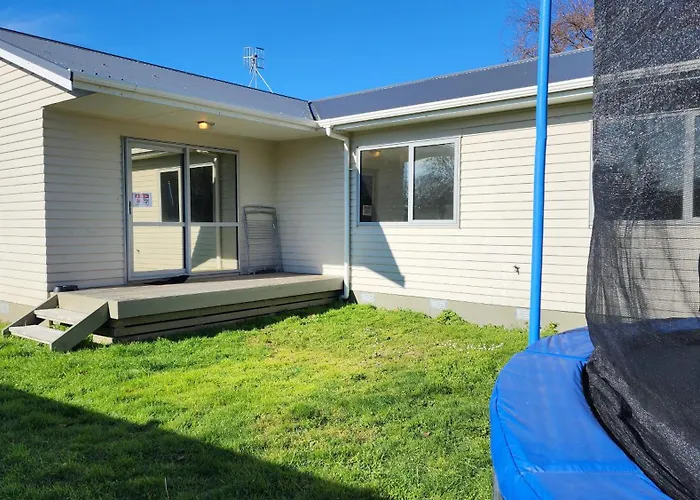 Oaktree Entire Home, Sleeps 8 To12 Ferienhaus Rotorua