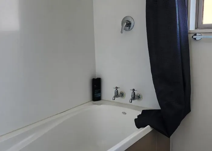 Oaktree Entire Home, Sleeps 8 To12 Rotorua