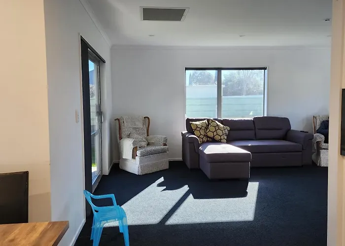 Oaktree Entire Home, Sleeps 8 To12 Ferienhaus *
