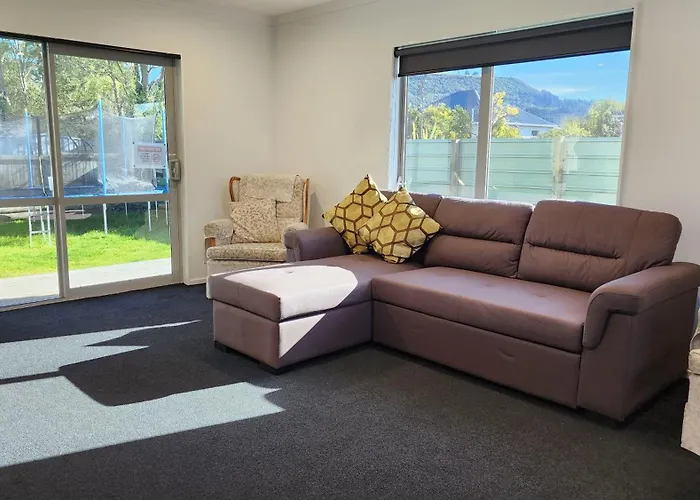 Ferienhaus Oaktree Entire Home, Sleeps 8 To12 *