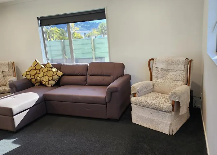 Oaktree Entire Home, Sleeps 8 To12 Ferienhaus *