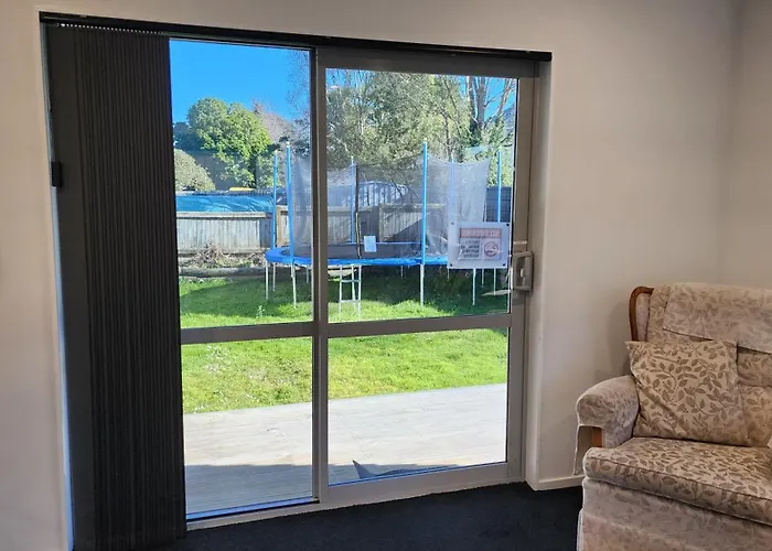 Oaktree Entire Home, Sleeps 8 To12 Rotorua