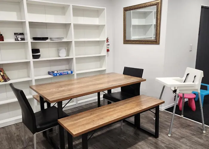 Oaktree Entire Home, Sleeps 8 To12 * Rotorua